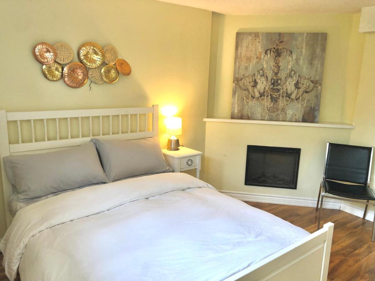 Cozy & Convenient 2-Bedroom Apartment With Private Entrance Toronto Exterior foto