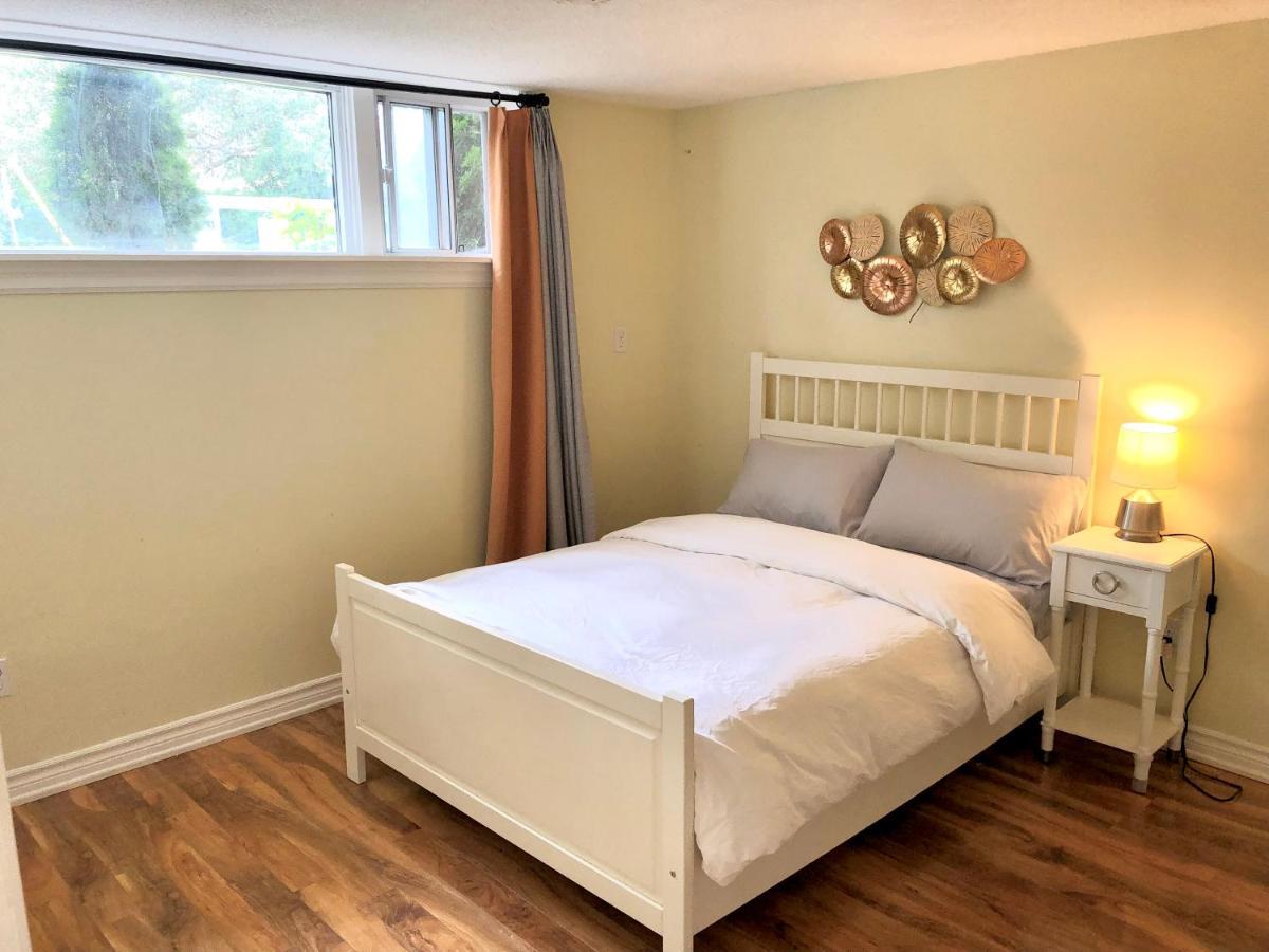 Cozy & Convenient 2-Bedroom Apartment With Private Entrance Toronto Exterior foto